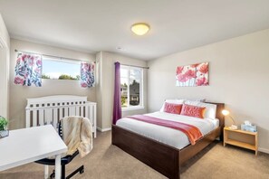 5 多间卧室、办公桌、旅行婴儿床、WiFi