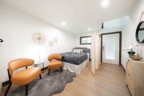 3 Schlafzimmer, Schreibtisch, Bügeleisen/Bügelbrett, Reisekinderbett