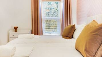 4 bedrooms, internet, bed sheets