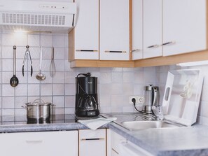 Fridge, dishwasher, coffee/tea maker, electric kettle