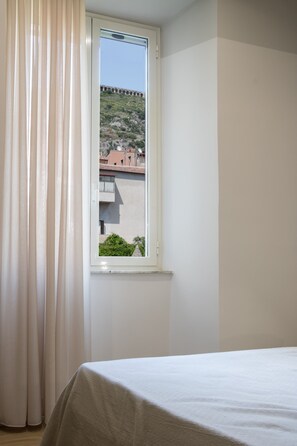 4 bedrooms, WiFi, bed sheets