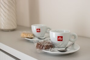 Food and drink - Struttura Nuova Vicina al Mare al Porto per Andare a Visitare le Isole Pontine (Terracina)