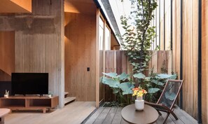 المنشأة من الداخل