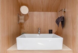 تجهيزات دش، مستلزمات للعناية الشخصية صديقة للبيئة، مجففات شعر، مناشف