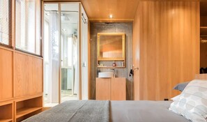 1 bedroom, desk, iron/ironing board, travel cot - Historic Loft in Vibrant Roma Norte, Gym Access (Ciudad de México)