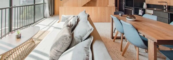 المنشأة من الداخل