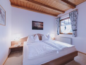 Een strijkplank/strijkijzer, gratis wifi, beddengoed