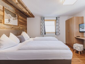 Bügeleisen/Bügelbrett, kostenloses WLAN, Bettwäsche