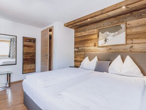 Iron/ironing board, free WiFi, bed sheets - Appartement Haus Elise - TOP 1, balcony & mountain view (Zell am See)