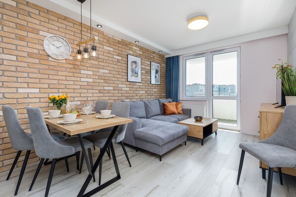 Royal-Apartment | Essbereich im Zimmer