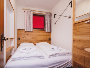 2 bedrooms, free WiFi, bed sheets