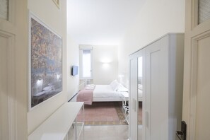 3 chambres, fer et planche à repasser, Wi-Fi gratuit, draps fournis