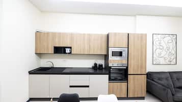 KĂŒhlschrank, Mikrowelle, Ofen, GeschirrspĂŒler