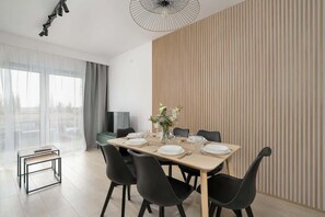 Dining - Wieruszowska 2 | Cozy Apartment | Parking (Poznan)
