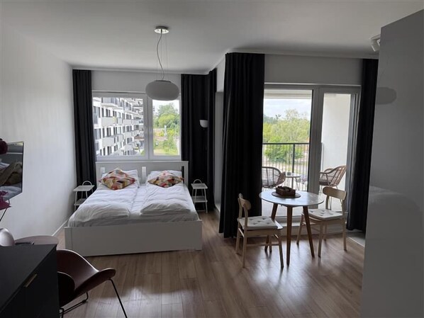 Iron/ironing board, WiFi, bed sheets