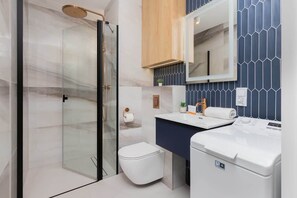 Dusche, Haartrockner, Shampoo