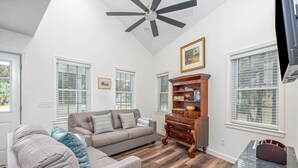 TV, offices - 3BR Home | Near Savannah and Marina + Workspace (Savannah)