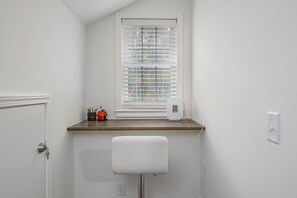 Interior - River Breeze Cottage (Savannah)