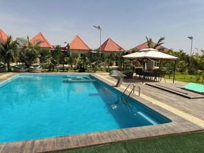 Piscina coperta, 2 piscine all'aperto