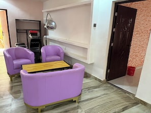 Executive Room | 1 bedroom, premium bedding, Select Comfort beds, desk