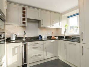 電冰箱、洗碗機、電熱水壺、烤麵包機