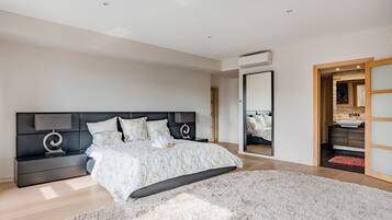 City Penthouse | 3 bedrooms, desk, free WiFi