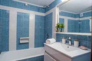 Bathtub, hair dryer, towels