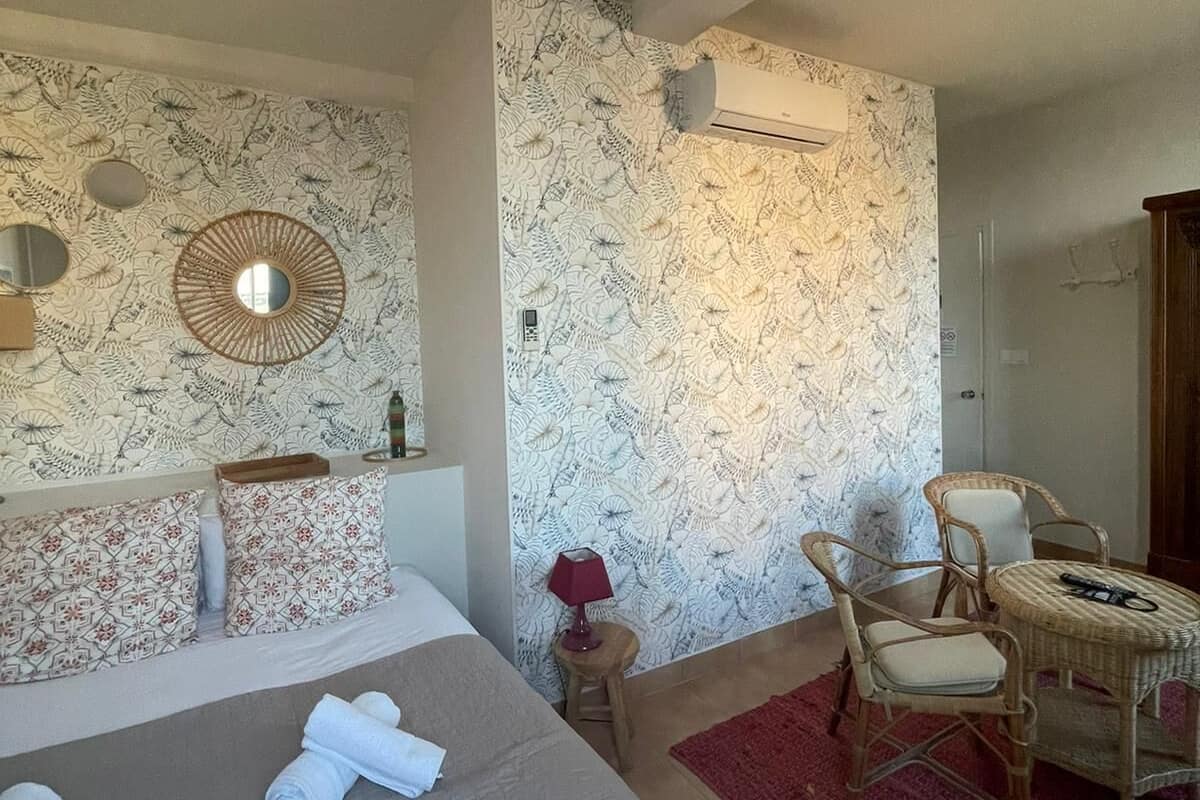 Superior kamer | Individueel gedecoreerd, een bureau, gratis wifi, beddengoed