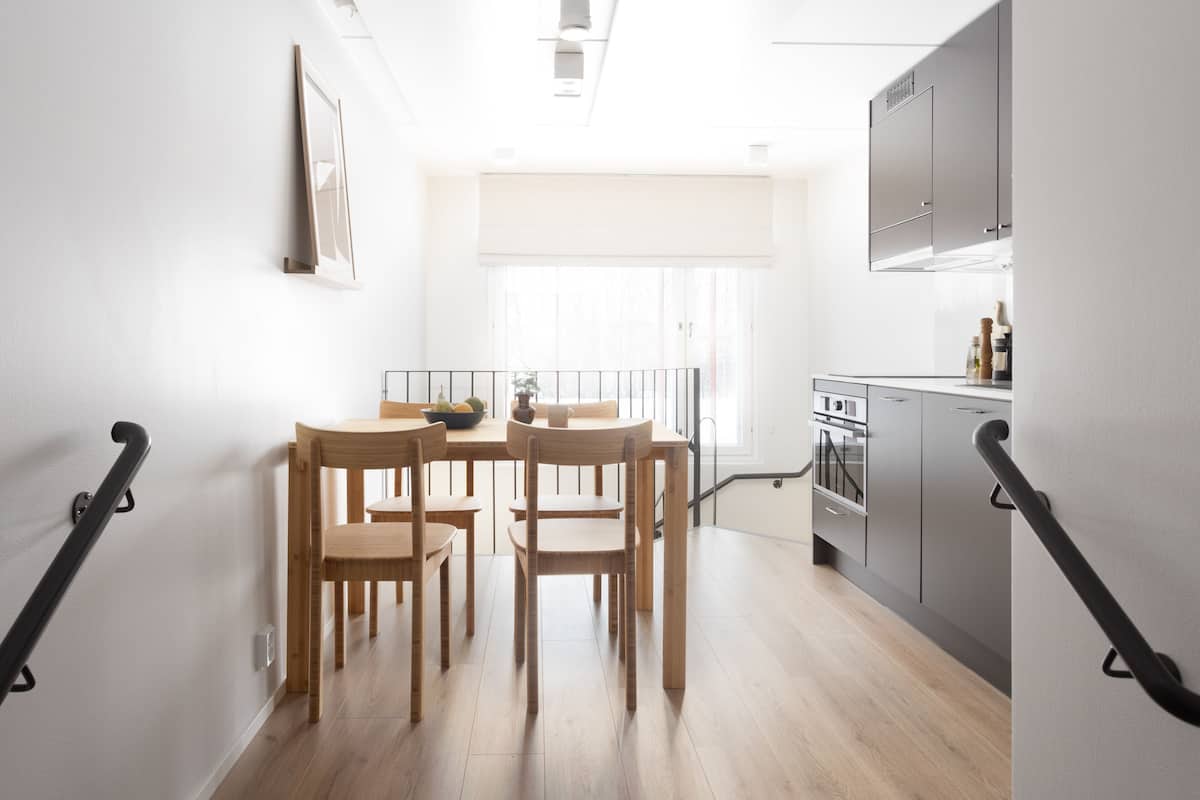 Medium studio with loft | Schreibtisch, laptopgeeigneter Arbeitsplatz, Verdunkelungsvorhänge