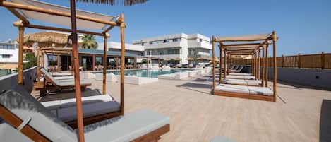 Seasonal outdoor pool