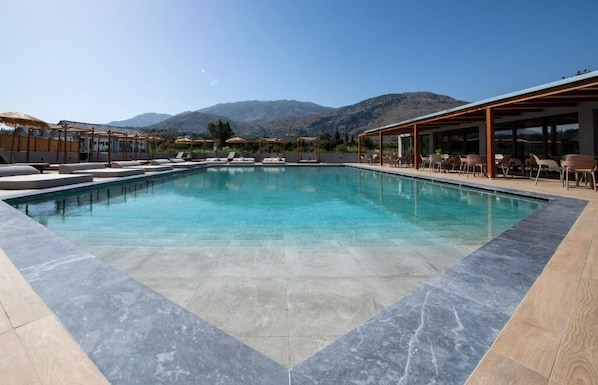 Piscina externa sazonal