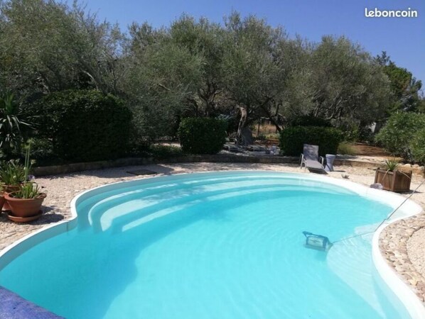 Alberca al aire libre y alberca climatizada