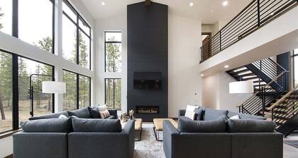 Woodland Hideaway-Game Room, Hot Tub, Access to Pool