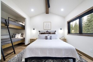 7 bedrooms, iron/ironing board, travel cot, Internet