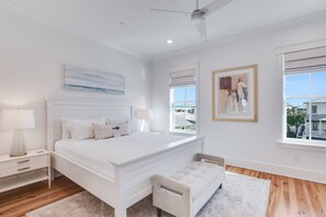 2 slaapkamers, een strijkplank/strijkijzer, gratis wifi, beddengoed