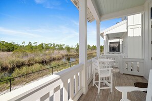 Outdoor dining - BVR 21 - Wade N Sea by Liquid Life (Orange Beach)