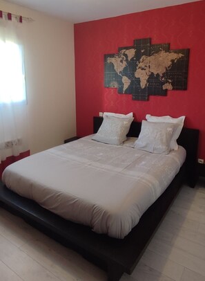 5 Schlafzimmer, Schreibtisch, kostenloses WLAN, Bettwäsche