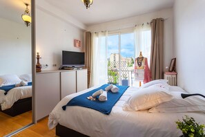 2 bedrooms, iron/ironing board, free WiFi, bed sheets - LE FRANCE AP4350 By Riviera Holiday Homes (Niza)