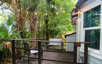 Modern studio cottage with private patio and parking