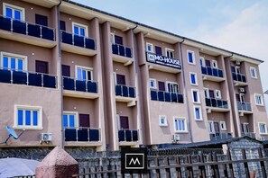 In-room safe, iron/ironing board, free WiFi - Mo-House Hotels and Apartments (Abuja)