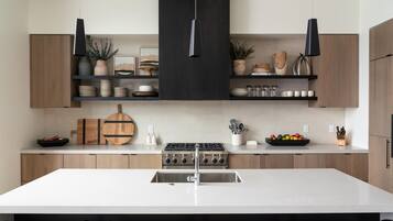 Private kitchen | Oven, coffee/tea maker