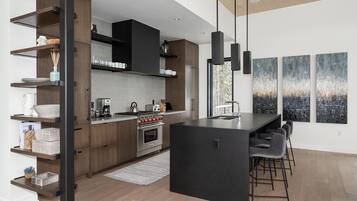 Maison, 4 chambres | Cuisine privée | Cafetière-théière