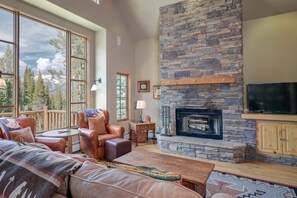 House, 4 Bedrooms | Living area