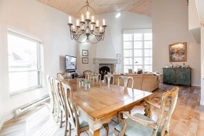 Condo, 6 Bedrooms | Dining