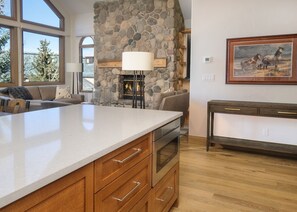 Private kitchen - Highlands Westview 300 3 Bedroom Condo by RedAwning (Avon)