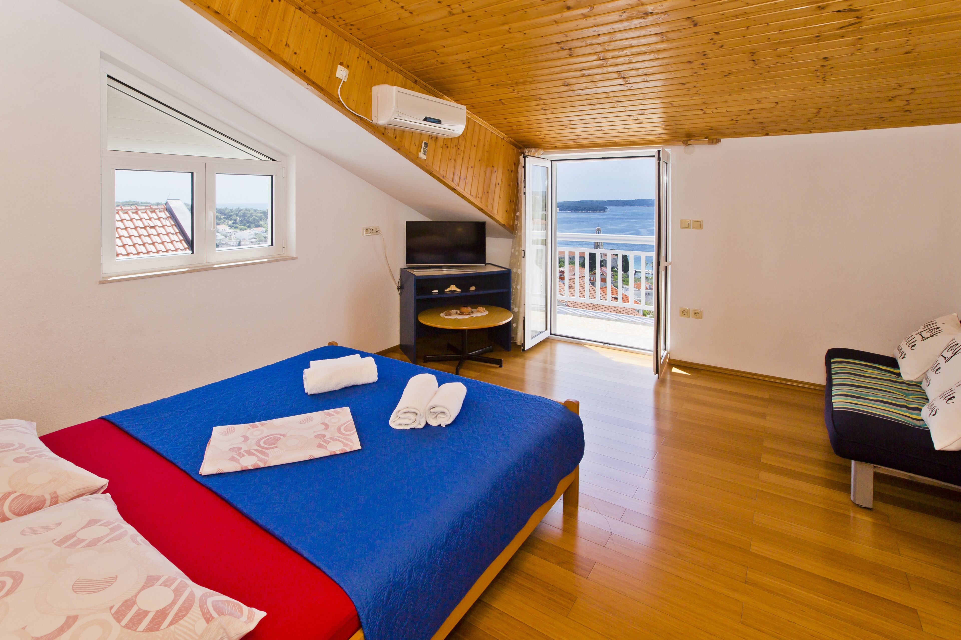 Deluxe Apartment, Sea View | 1 bedroom, blackout drapes, iron/ironing board, free WiFi