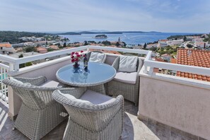 Leilighet – deluxe, sjøutsikt | Terrasse/patio