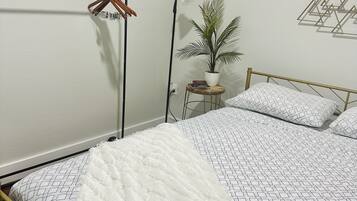 1 soverom, strykejern/-brett, reiseseng for barn og wi-fi (inkludert)