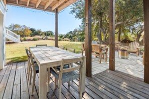 屋外ダイニングエリア