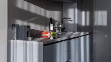Refrigerador, microondas, lavavajillas, cafetera expreso
